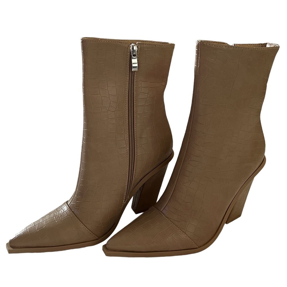 New in Box Nasty Gal Point Me in the Right Direction Faux Croc Heeled Boots, 10